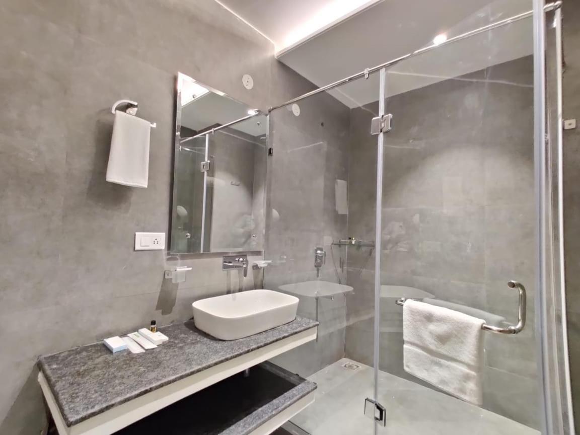 Hotel Parth Una  Exteriör bild